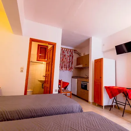 Balaskas Aparthotel 2*