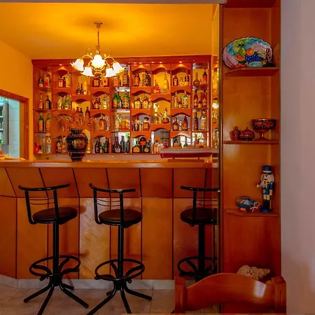 Balaskas Aparthotel 2*