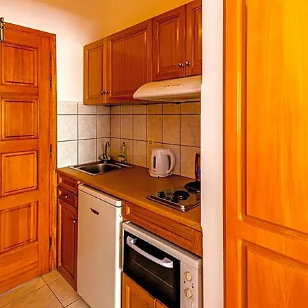 Balaskas Aparthotel 2*